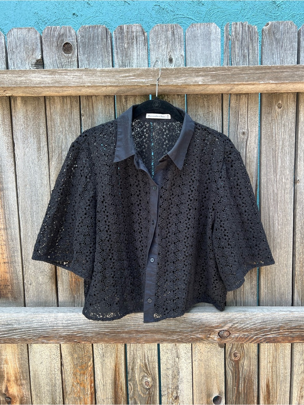 Abercrombie& Fitch Cropped Eyelet Button-down